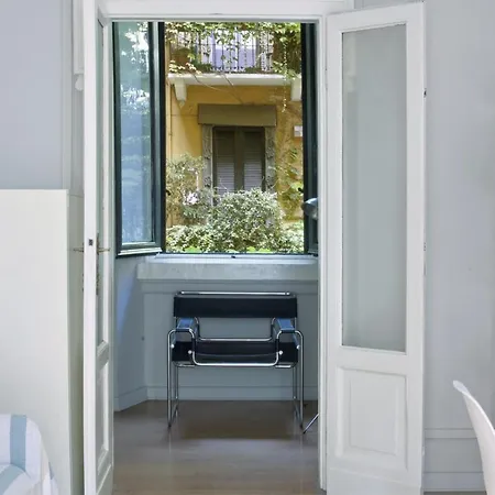 Liberty Two-room In Porta Venezia Apartment *