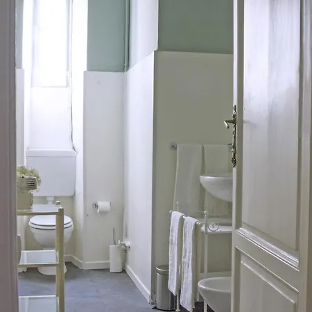 Liberty Two-room In Porta Venezia Apartment